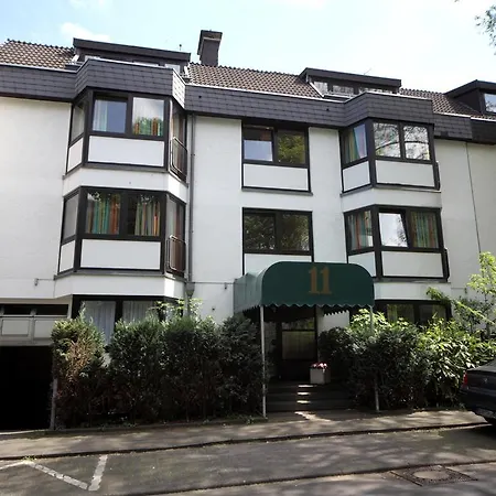 Apartmenthaus No. 11 *